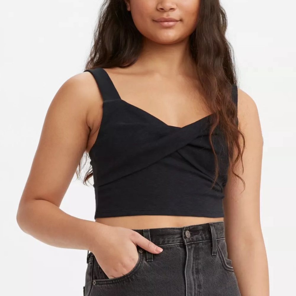 Levi’s Size M Twist Front Black Crop Top